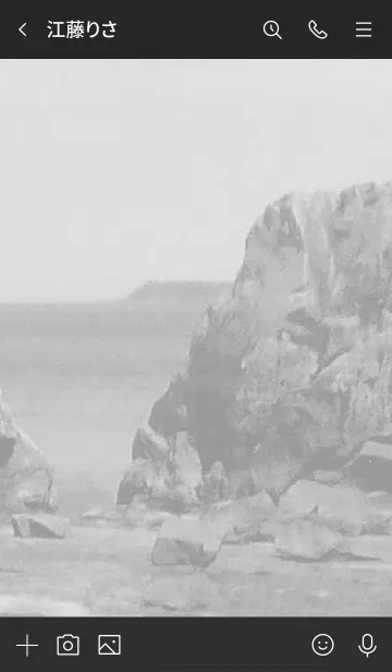 [LINE着せ替え] 昔から続く岩柱から見える海のモノクロ風景の画像3